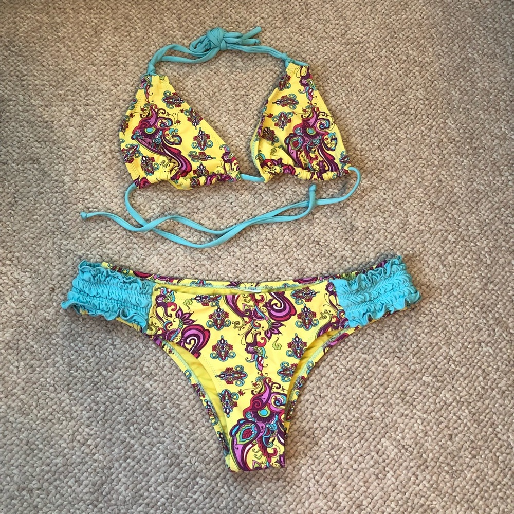 Bikini - Picture 2 of 6